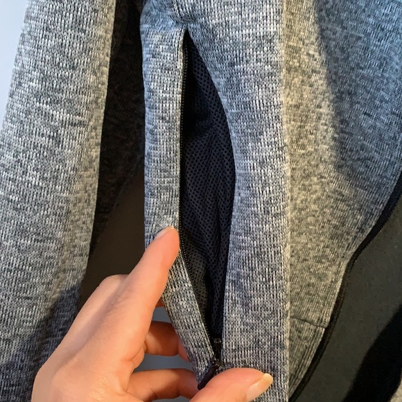 Nike hoodie running jacket size small thumbholes - Picture 6 of 10